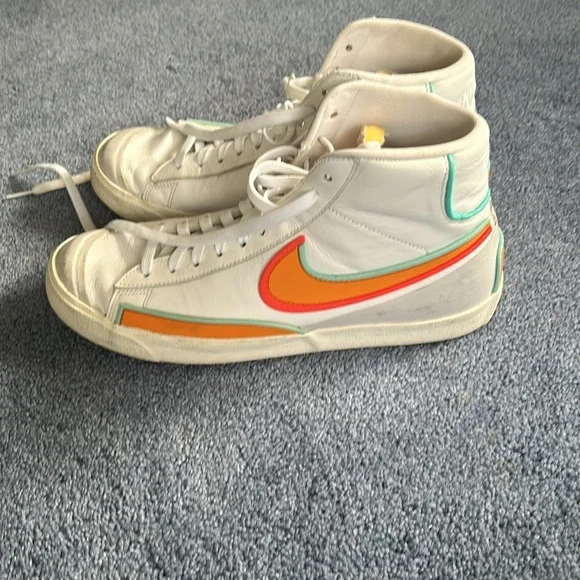 Nike Blazer Mid 77
Infinite Kumquat - orange, blue, red, and white - Picture 4 of 10